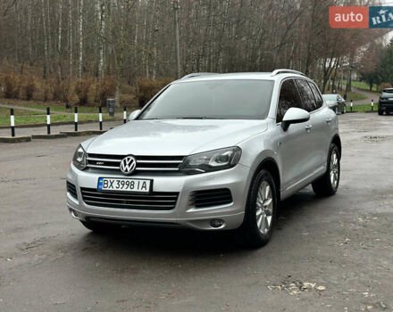 Сірий Фольксваген Туарег, об'ємом двигуна 2.97 л та пробігом 318 тис. км за 17600 $, фото 2 на Automoto.ua