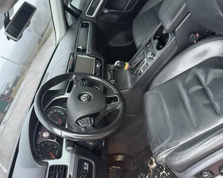 Серый Фольксваген Туарег, объемом двигателя 2.97 л и пробегом 210 тыс. км за 17499 $, фото 6 на Automoto.ua