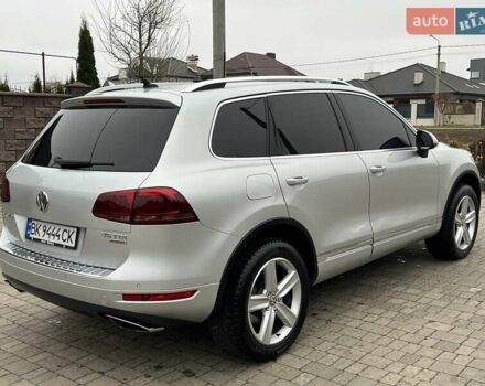 Серый Фольксваген Туарег, объемом двигателя 3 л и пробегом 298 тыс. км за 15500 $, фото 4 на Automoto.ua