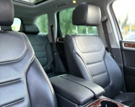 Сірий Фольксваген Туарег, об'ємом двигуна 3 л та пробігом 222 тис. км за 17000 $, фото 8 на Automoto.ua