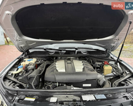 Серый Фольксваген Туарег, объемом двигателя 2.97 л и пробегом 210 тыс. км за 17499 $, фото 31 на Automoto.ua