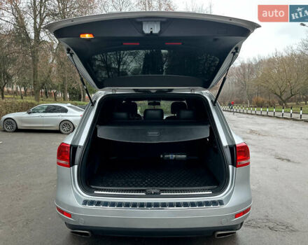 Сірий Фольксваген Туарег, об'ємом двигуна 2.97 л та пробігом 318 тис. км за 17600 $, фото 23 на Automoto.ua