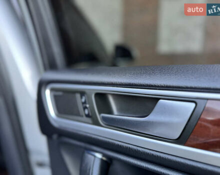 Фольксваген Туарег 2010 в Хмельницком на Automoto.ua Серый Фольксваген Туарег, объемом двигателя 2.97 л и пробегом 317 тыс. км за 15500 $, фото 78 на Automoto.ua