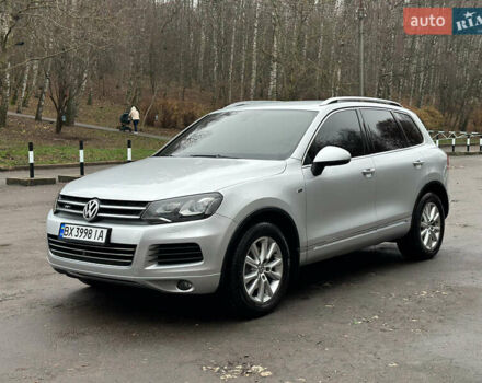 Сірий Фольксваген Туарег, об'ємом двигуна 2.97 л та пробігом 318 тис. км за 17600 $, фото 1 на Automoto.ua