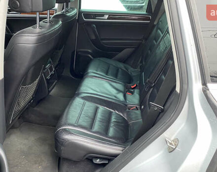 Серый Фольксваген Туарег, объемом двигателя 2.97 л и пробегом 311 тыс. км за 17300 $, фото 65 на Automoto.ua