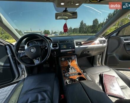 Фольксваген Туарег 2010 в Краматорске на Automoto.ua Серый Фольксваген Туарег, объемом двигателя 3 л и пробегом 310 тыс. км за 18000 $, фото 17 на Automoto.ua