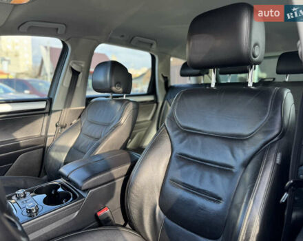 Сірий Фольксваген Туарег, об'ємом двигуна 3 л та пробігом 218 тис. км за 15700 $, фото 21 на Automoto.ua