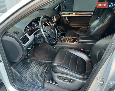 Серый Фольксваген Туарег, объемом двигателя 3 л и пробегом 317 тыс. км за 16499 $, фото 30 на Automoto.ua