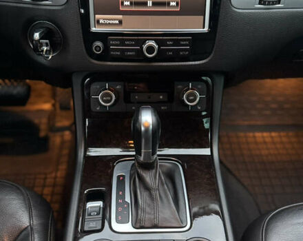 Серый Фольксваген Туарег, объемом двигателя 2.97 л и пробегом 360 тыс. км за 15300 $, фото 18 на Automoto.ua