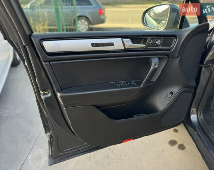 Сірий Фольксваген Туарег, об'ємом двигуна 3 л та пробігом 218 тис. км за 15700 $, фото 18 на Automoto.ua