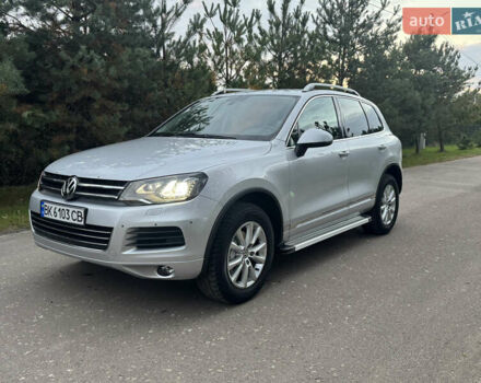 Серый Фольксваген Туарег, объемом двигателя 2.97 л и пробегом 360 тыс. км за 15300 $, фото 1 на Automoto.ua
