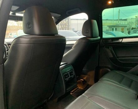 Серый Фольксваген Туарег, объемом двигателя 3 л и пробегом 261 тыс. км за 16500 $, фото 15 на Automoto.ua