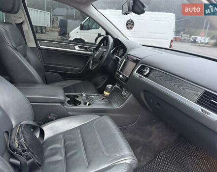 Серый Фольксваген Туарег, объемом двигателя 2.97 л и пробегом 210 тыс. км за 17499 $, фото 27 на Automoto.ua