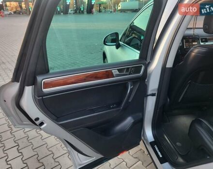 Серый Фольксваген Туарег, объемом двигателя 3 л и пробегом 310 тыс. км за 18500 $, фото 25 на Automoto.ua