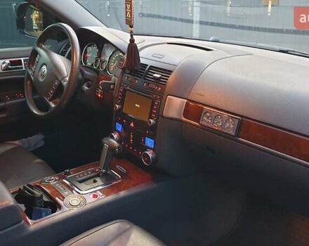 Серый Фольксваген Туарег, объемом двигателя 3 л и пробегом 225 тыс. км за 16900 $, фото 38 на Automoto.ua