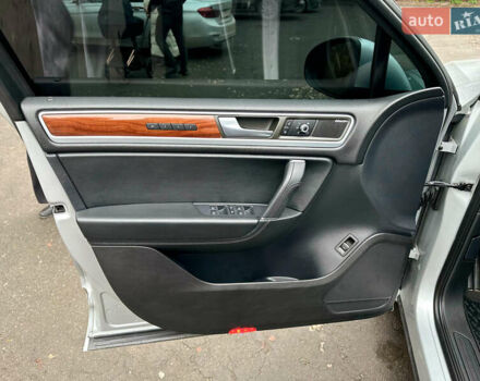 Сірий Фольксваген Туарег, об'ємом двигуна 2.97 л та пробігом 318 тис. км за 17600 $, фото 16 на Automoto.ua