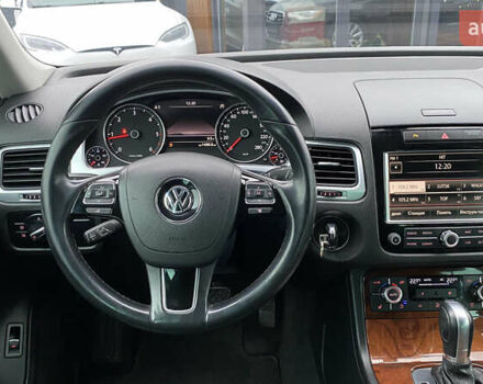 Серый Фольксваген Туарег, объемом двигателя 2.97 л и пробегом 311 тыс. км за 17300 $, фото 71 на Automoto.ua