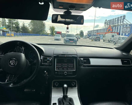 Фольксваген Туарег 2010 в Ковель на Automoto.ua Серый Фольксваген Туарег, объемом двигателя 2.97 л и пробегом 340 тыс. км за 19599 $, фото 11 на Automoto.ua