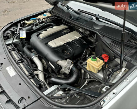 Сірий Фольксваген Туарег, об'ємом двигуна 2.97 л та пробігом 318 тис. км за 17600 $, фото 26 на Automoto.ua