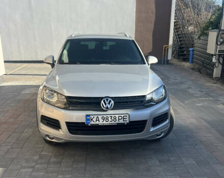 Серый Фольксваген Туарег, объемом двигателя 2.97 л и пробегом 299 тыс. км за 15500 $, фото 1 на Automoto.ua