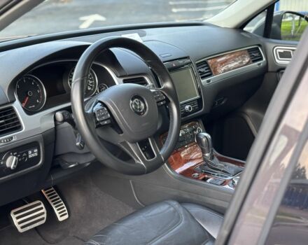 Сірий Фольксваген Туарег, об'ємом двигуна 3 л та пробігом 222 тис. км за 17000 $, фото 9 на Automoto.ua