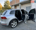 Фольксваген Туарег 2010 в Хмельницком на Automoto.ua Серый Фольксваген Туарег, объемом двигателя 2.97 л и пробегом 317 тыс. км за 15500 $, фото 80 на Automoto.ua