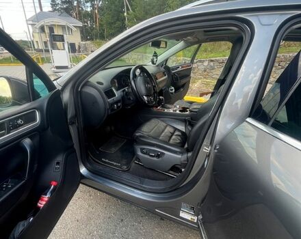 Серый Фольксваген Туарег, объемом двигателя 3 л и пробегом 239 тыс. км за 20000 $, фото 4 на Automoto.ua