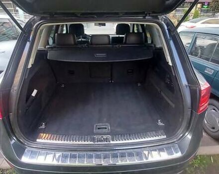 Серый Фольксваген Туарег, объемом двигателя 3.6 л и пробегом 300 тыс. км за 13500 $, фото 9 на Automoto.ua