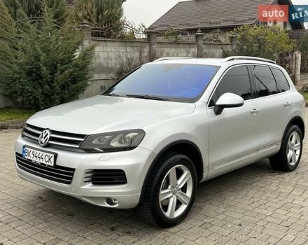 Серый Фольксваген Туарег, объемом двигателя 3 л и пробегом 298 тыс. км за 15500 $, фото 1 на Automoto.ua