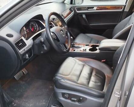 Серый Фольксваген Туарег, объемом двигателя 3 л и пробегом 259 тыс. км за 17000 $, фото 5 на Automoto.ua