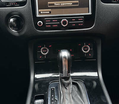 Серый Фольксваген Туарег, объемом двигателя 2.97 л и пробегом 314 тыс. км за 17600 $, фото 9 на Automoto.ua