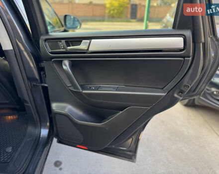 Сірий Фольксваген Туарег, об'ємом двигуна 3 л та пробігом 218 тис. км за 15700 $, фото 25 на Automoto.ua