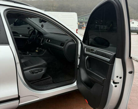 Серый Фольксваген Туарег, объемом двигателя 2.97 л и пробегом 210 тыс. км за 17499 $, фото 25 на Automoto.ua