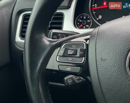 Серый Фольксваген Туарег, объемом двигателя 2.97 л и пробегом 311 тыс. км за 17300 $, фото 100 на Automoto.ua