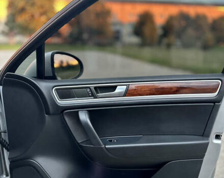 Сірий Фольксваген Туарег, об'ємом двигуна 2.97 л та пробігом 269 тис. км за 16500 $, фото 9 на Automoto.ua