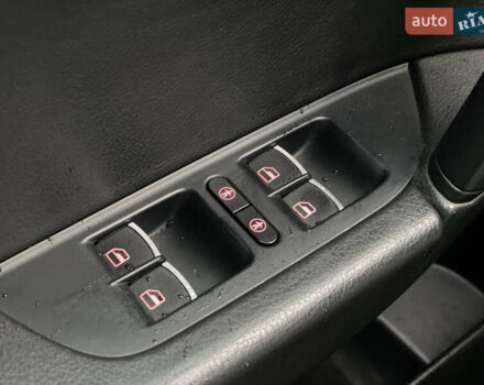 Серый Фольксваген Туарег, объемом двигателя 2.97 л и пробегом 311 тыс. км за 17300 $, фото 95 на Automoto.ua