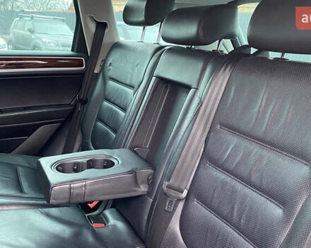 Серый Фольксваген Туарег, объемом двигателя 2.97 л и пробегом 311 тыс. км за 17300 $, фото 66 на Automoto.ua