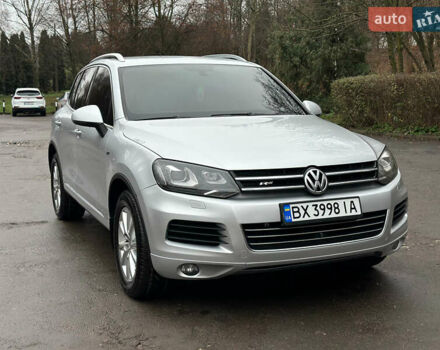 Сірий Фольксваген Туарег, об'ємом двигуна 2.97 л та пробігом 318 тис. км за 17600 $, фото 4 на Automoto.ua
