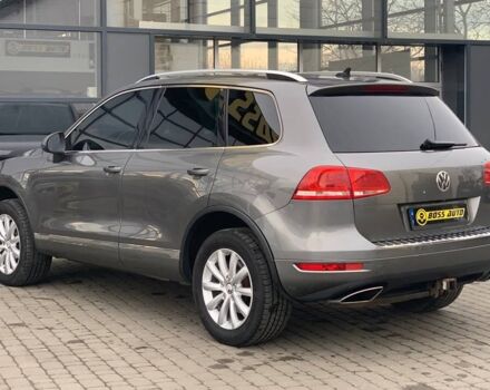 Серый Фольксваген Туарег, объемом двигателя 3 л и пробегом 261 тыс. км за 16500 $, фото 3 на Automoto.ua