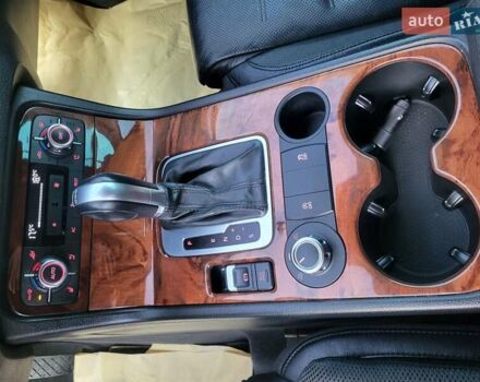 Серый Фольксваген Туарег, объемом двигателя 3 л и пробегом 310 тыс. км за 18500 $, фото 41 на Automoto.ua