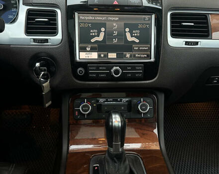 Серый Фольксваген Туарег, объемом двигателя 2.97 л и пробегом 212 тыс. км за 19900 $, фото 3 на Automoto.ua