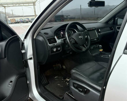 Серый Фольксваген Туарег, объемом двигателя 2.97 л и пробегом 210 тыс. км за 17499 $, фото 5 на Automoto.ua