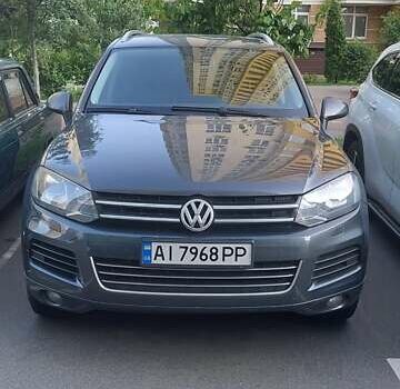 Серый Фольксваген Туарег, объемом двигателя 3.6 л и пробегом 300 тыс. км за 13500 $, фото 3 на Automoto.ua