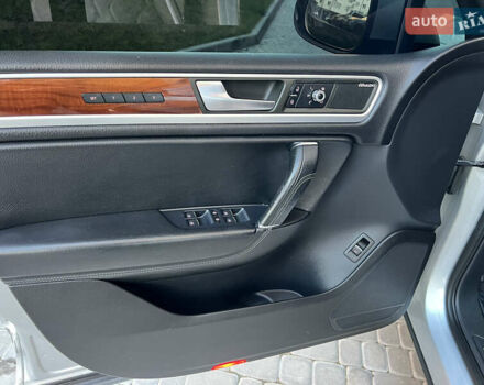 Серый Фольксваген Туарег, объемом двигателя 3 л и пробегом 317 тыс. км за 16499 $, фото 28 на Automoto.ua