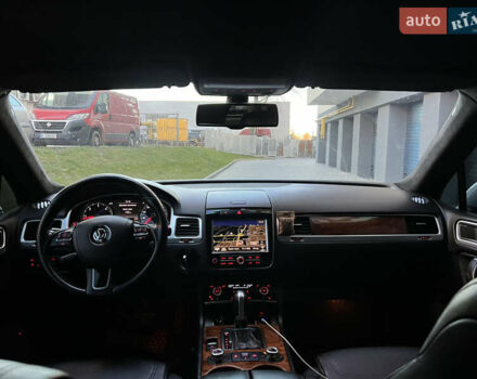Серый Фольксваген Туарег, объемом двигателя 3 л и пробегом 317 тыс. км за 16499 $, фото 46 на Automoto.ua