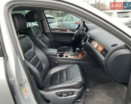 Серый Фольксваген Туарег, объемом двигателя 2.97 л и пробегом 311 тыс. км за 17300 $, фото 58 на Automoto.ua