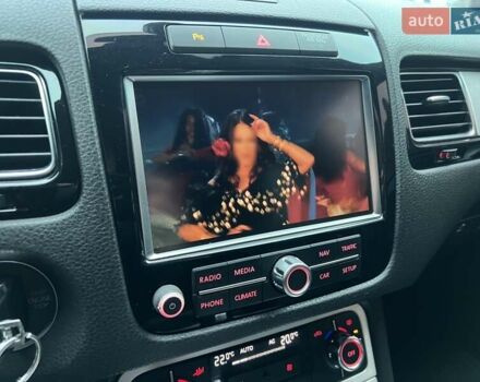 Серый Фольксваген Туарег, объемом двигателя 3 л и пробегом 298 тыс. км за 15500 $, фото 36 на Automoto.ua