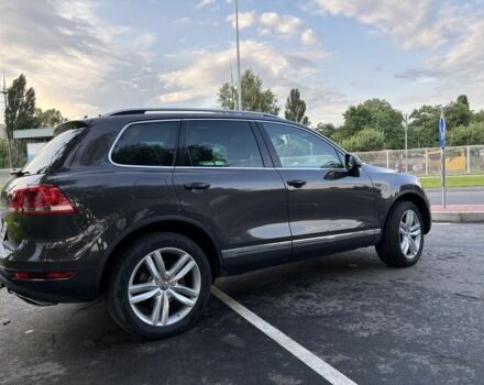 Сірий Фольксваген Туарег, об'ємом двигуна 3 л та пробігом 222 тис. км за 17000 $, фото 2 на Automoto.ua