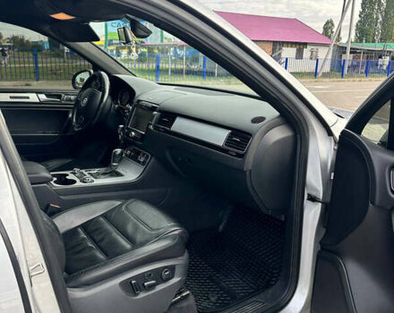 Фольксваген Туарег 2010 в Ковель на Automoto.ua Серый Фольксваген Туарег, объемом двигателя 2.97 л и пробегом 340 тыс. км за 19599 $, фото 6 на Automoto.ua