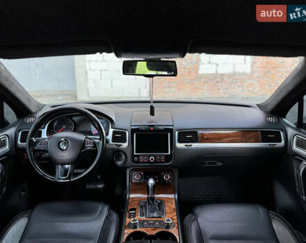 Фольксваген Туарег 2010 в Хмельницком на Automoto.ua Серый Фольксваген Туарег, объемом двигателя 2.97 л и пробегом 317 тыс. км за 15500 $, фото 59 на Automoto.ua